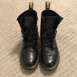 Dr. Martens Used Boots WOMEN’S size 9